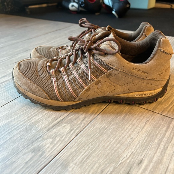 Tan waterproof Columbia Techlite hiking shoes, size 8.5 - Picture 3 of 8